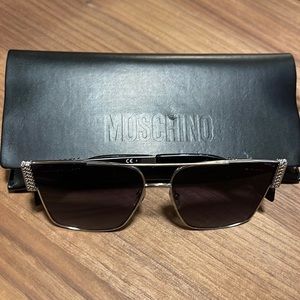 MOSCHINO Metal Frame “Aviator” style sunglasses (like new)
